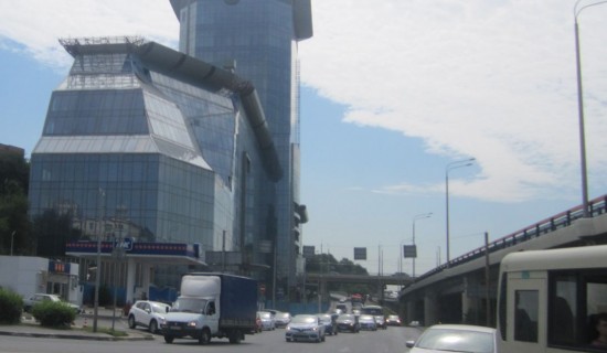 Бизнес-Копмлекс Шератон находится рядом с началом Б.Садовой