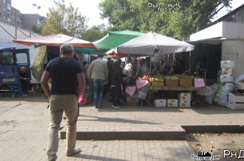 Продуктовый рынок у стадиона Локомотив на пр. Стачки
