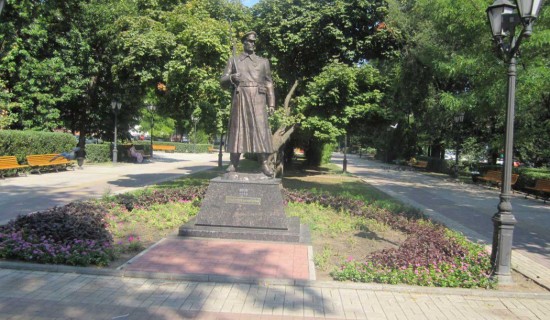 Памятник героям первой мировой войны, установленный в сквере