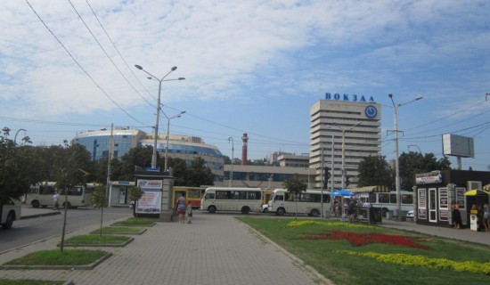 Вид на главный ж-д вокзал со стороны автовокзала