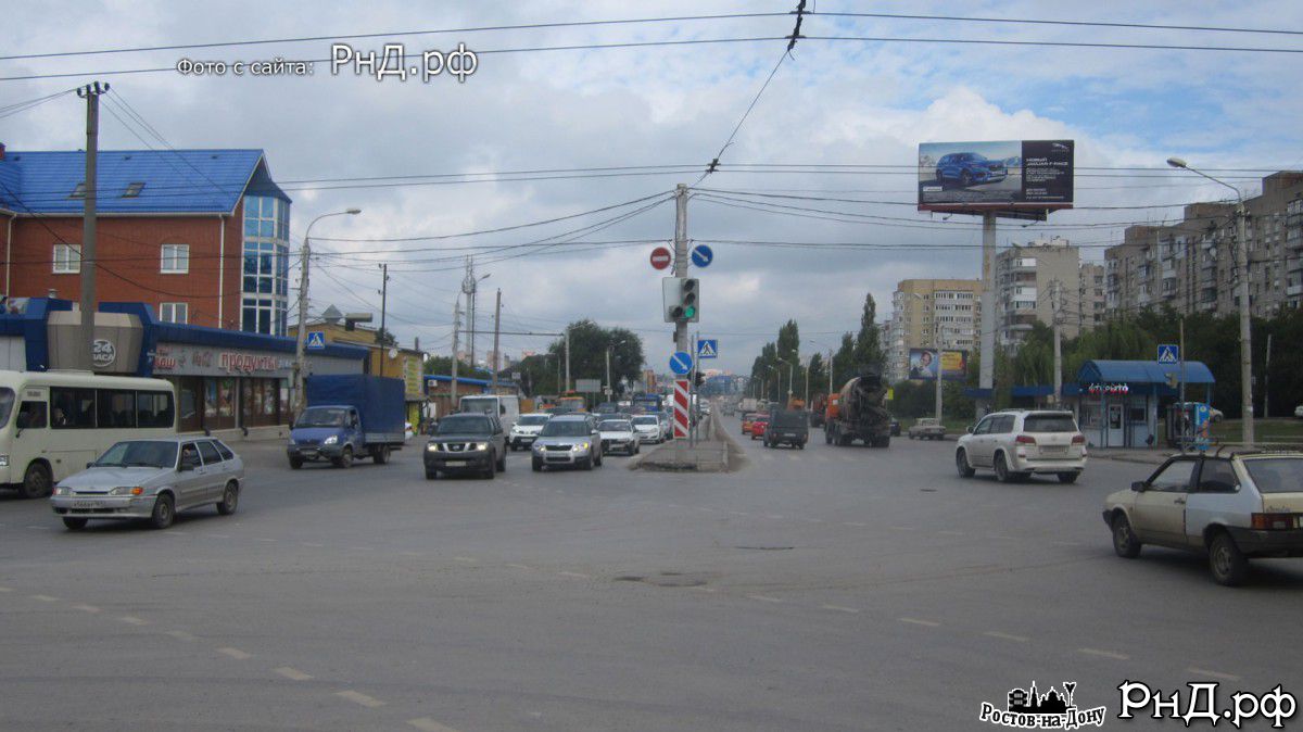 Проспект Стачки в районе перекрестка с улицей Малиновского