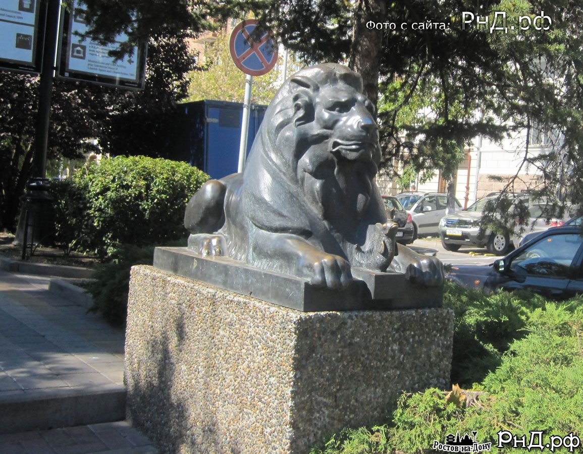 Четыре сказочных льва из произведений Пушкина А.С. установлены на перекрестке с ул. С емашко