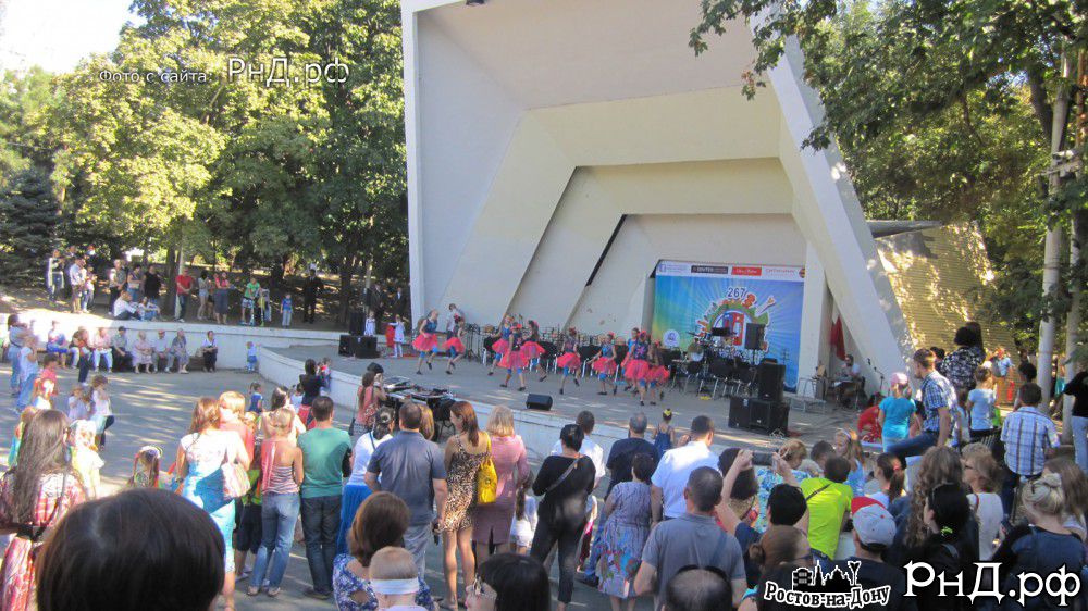 Выступление детско-юношеских коллективов в парке Горького на день Города