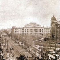 Большая Садовая улица раньше имела названия Загородная улица и улица Энгельса.